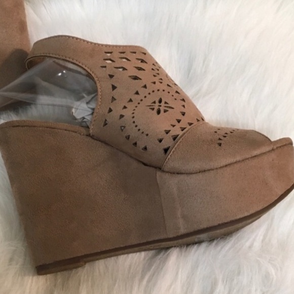 Platform Wedge Sandals - Picture 4 of 5